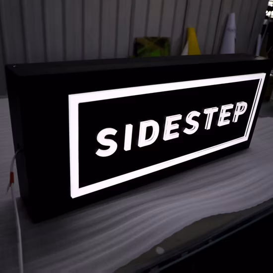 Espositore luminoso personalizzato bifacciale e monofacciale per il logo esterno della vetrina